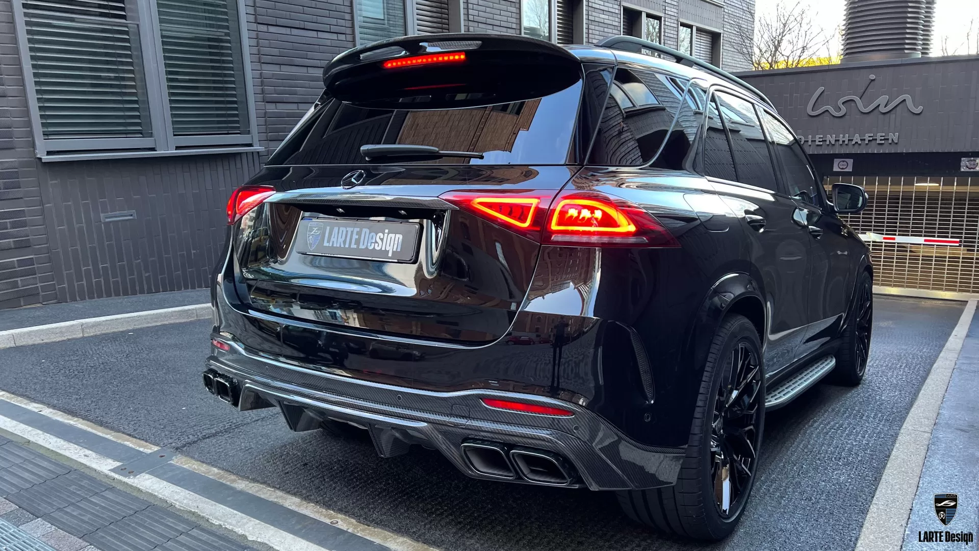 Carbon rear diffuser for Mercedes GLE V167 by LARTE Design