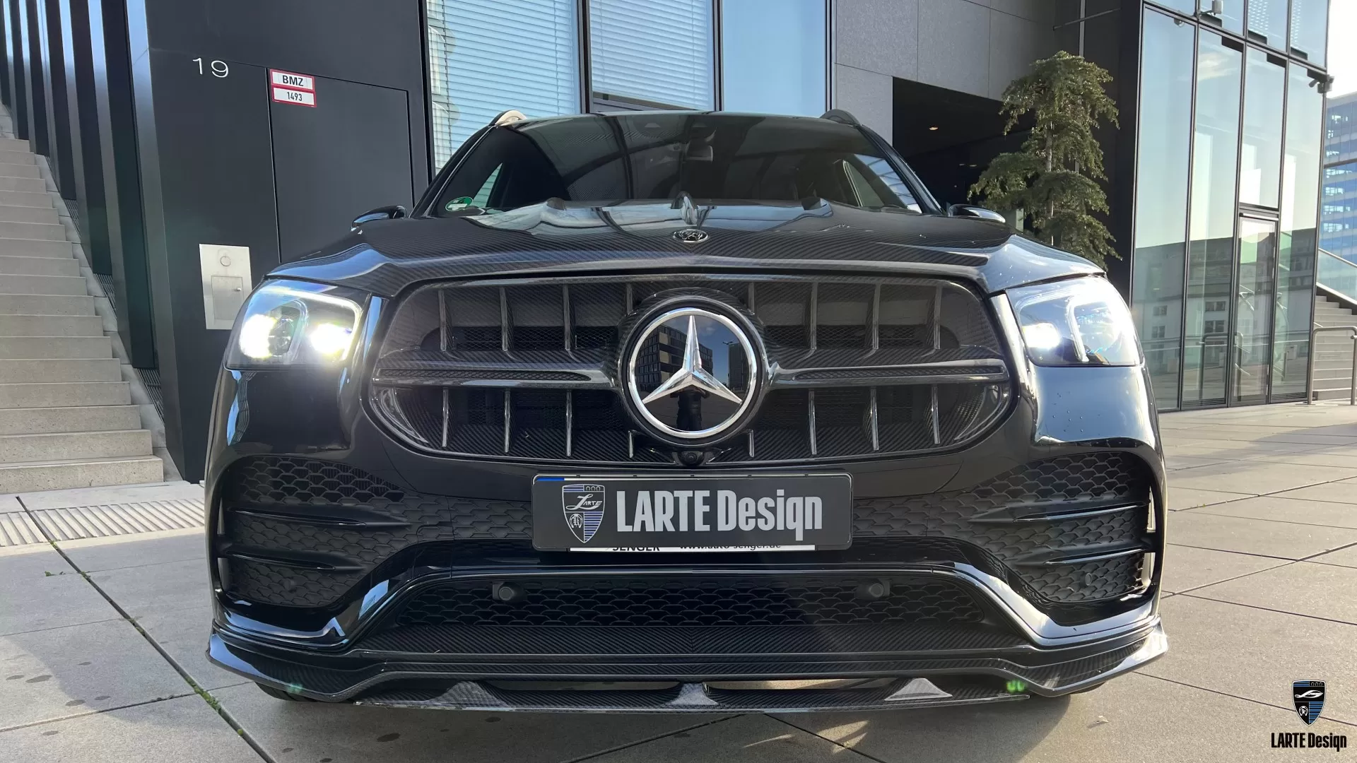 Front grille for Mercedes GLE V167 by LARTE Design