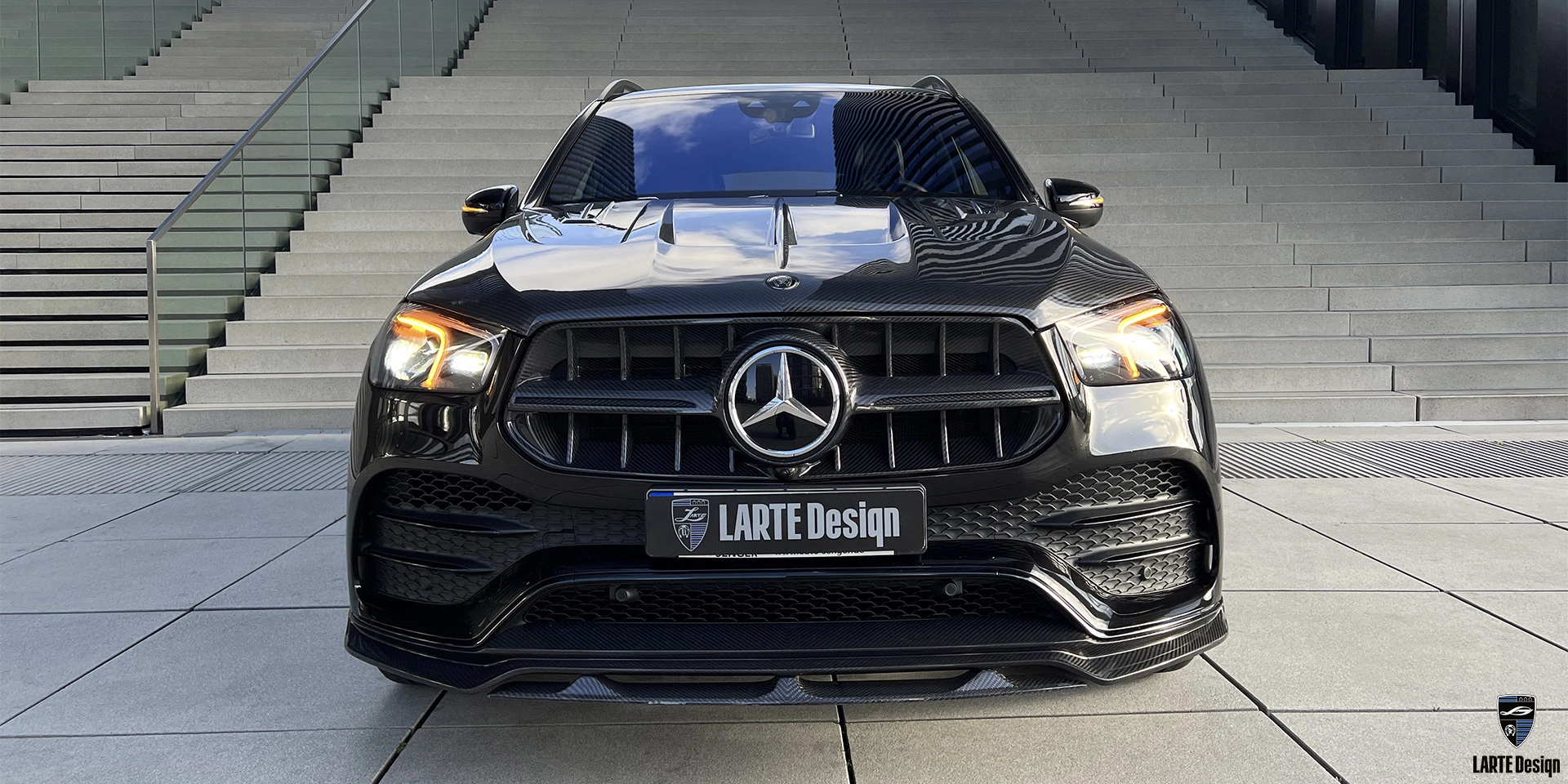 Preis für die Installation von individuell angefertigtem Mercedes-Benz GLE 400 d 4MATIC Sport Obsidianschwarz metallic 2023