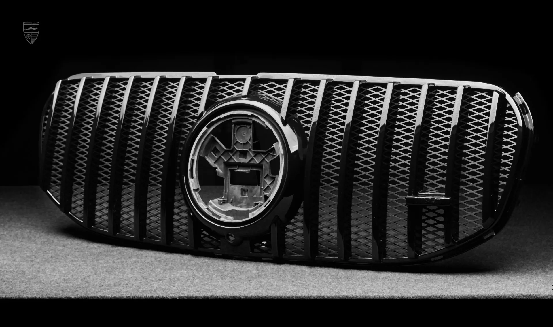 Grille trim upgrade for the family car Mercedes GLS AMG 63 X167 Facelift from LARTE Design