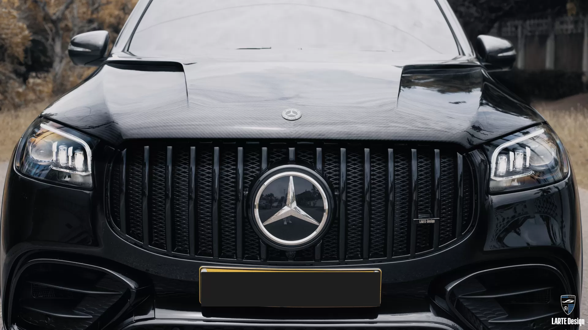 Gloss front grille for Mercedes GLS X67 by LARTE Design