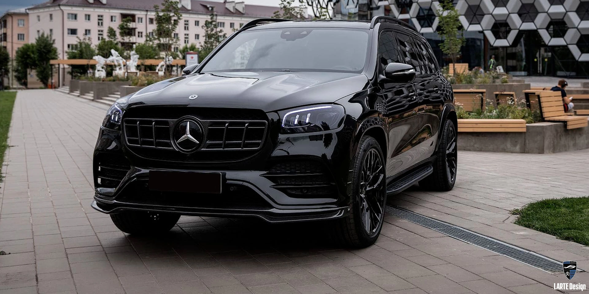 Tuning kits in carbon fiber for Mercedes Benz GLS X167 Obsidian Black metallic by LARTE Design