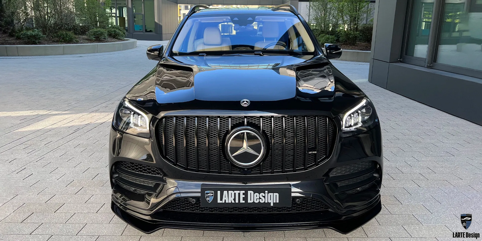 New exhaust tips for Mercedes Benz GLS 450 4MATIC Х167 Obsidian Black by LARTE Design