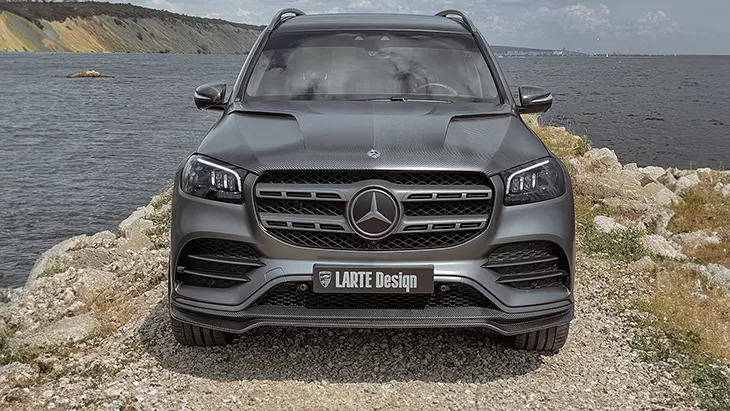 Front view on a Mercedes GLS X167 with a body kit giving the car a custom appearance