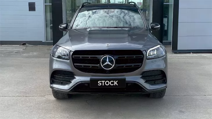 Front view on a Mercedes GLS X167 with a body kit giving the car a custom appearance