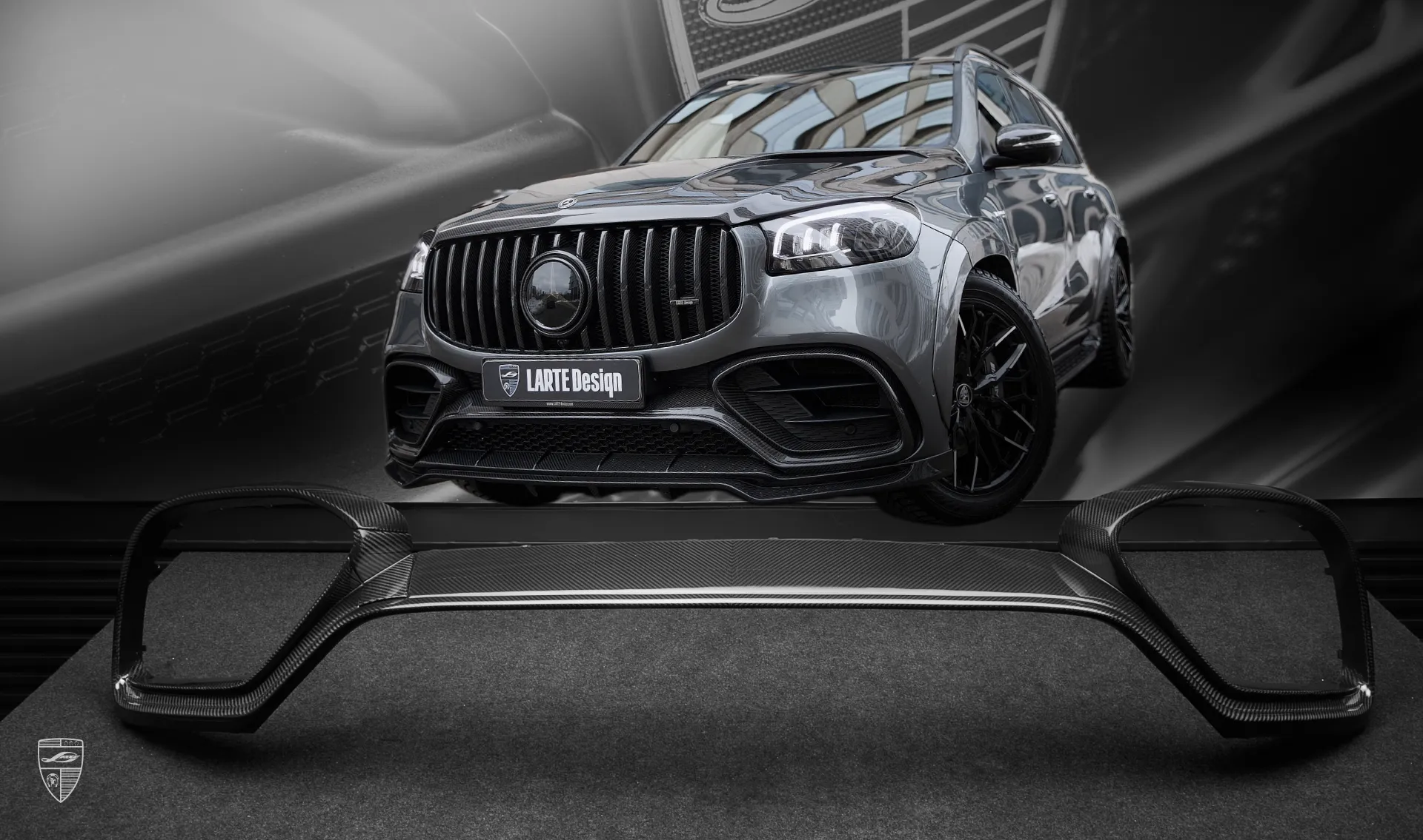 Central bumper trim for your Mercedes GLS AMG 63 in the appearance package by LARTE Design