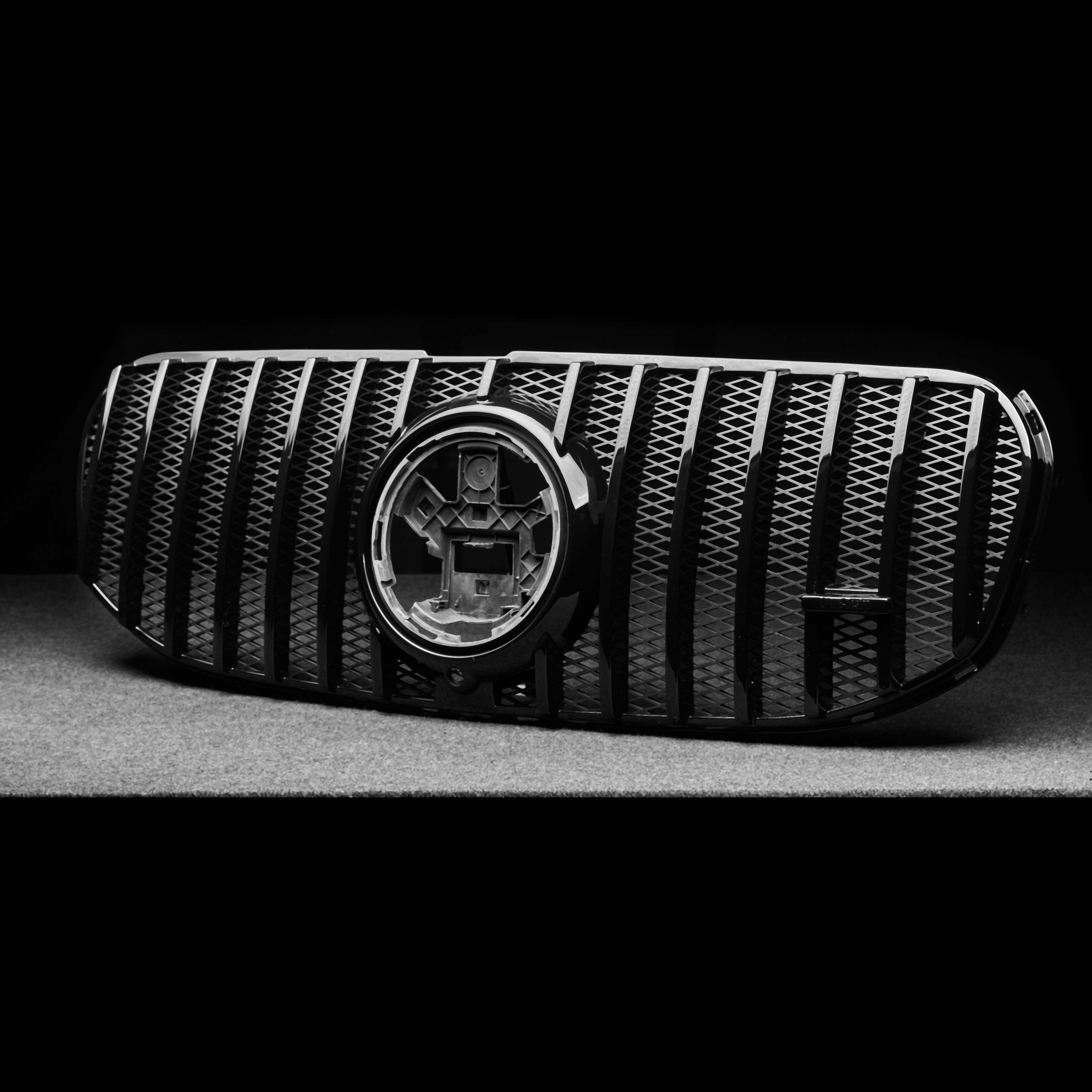 Request Radiator grill for Mercedes-Benz AMG GLE 63 Х167 4MATIC+ M 177 DE 40 AL