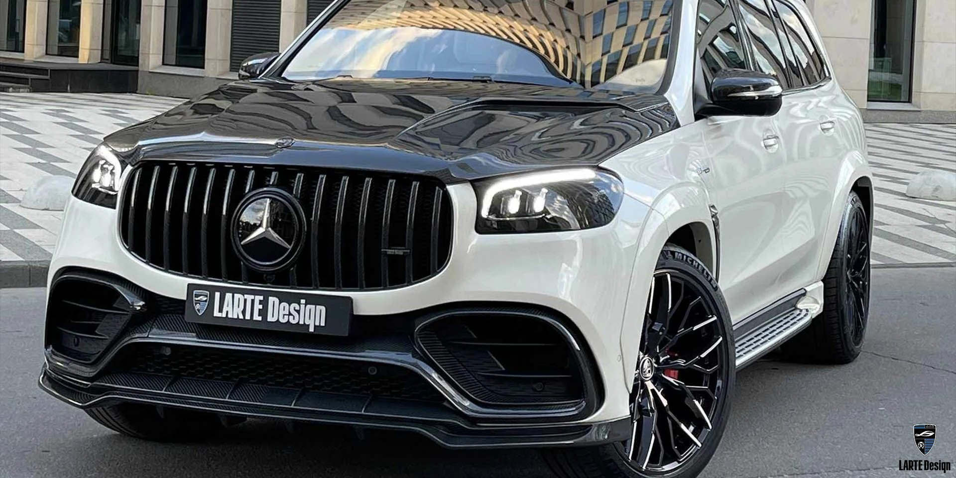 Bestellen Sie eine Kohlefaser-Motorhaube für Mercedes Benz GLS 63 AMG 4MATIC+ Х167 M 177 DE 40 AL MANUFAKTUR Diamantweiß Metallic