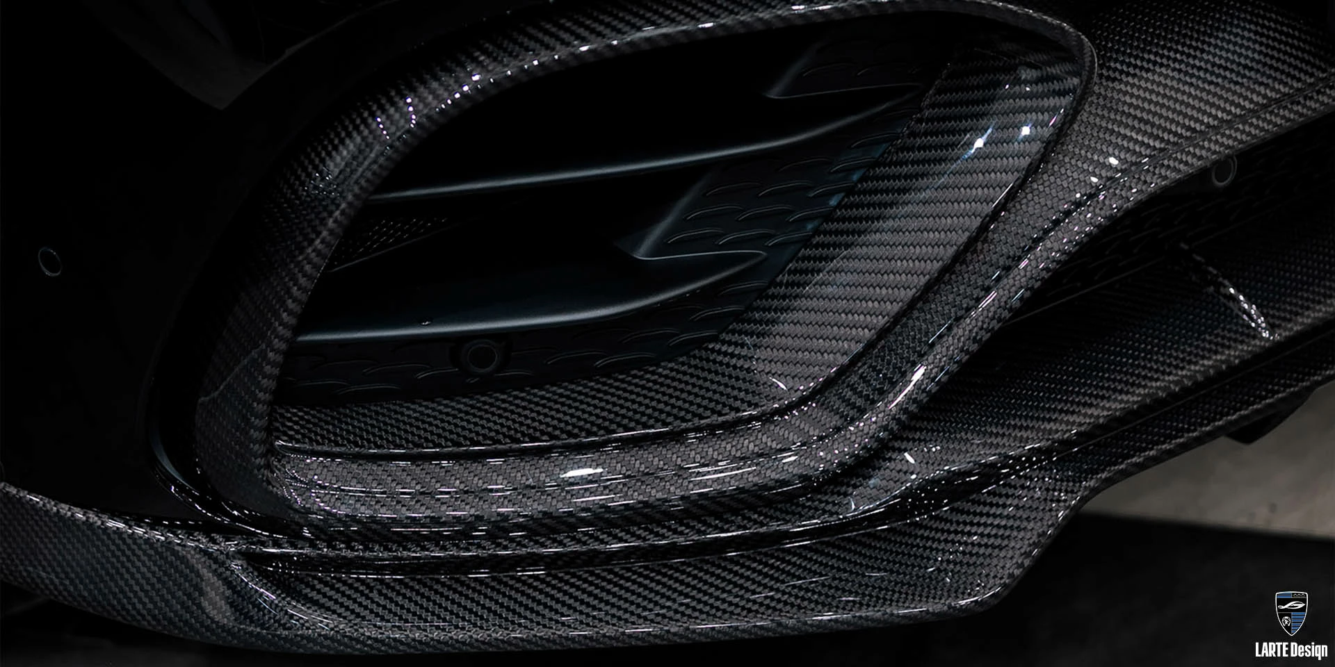 Carbon fiber overlay for Mercedes Benz GLS 63 AMG from LARTE Design