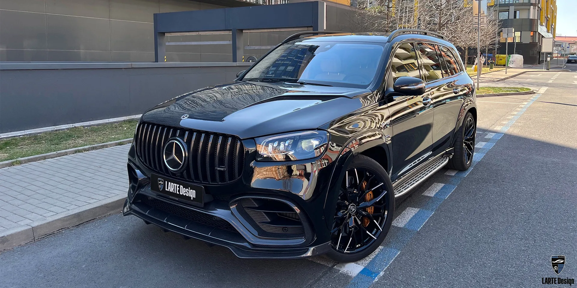 Preis für eine Kohlefaser-Motorhaube für den Mercedes-Benz AMG GLS 63 4MATIC+ Х167 Obsidianschwarz metallic 2023