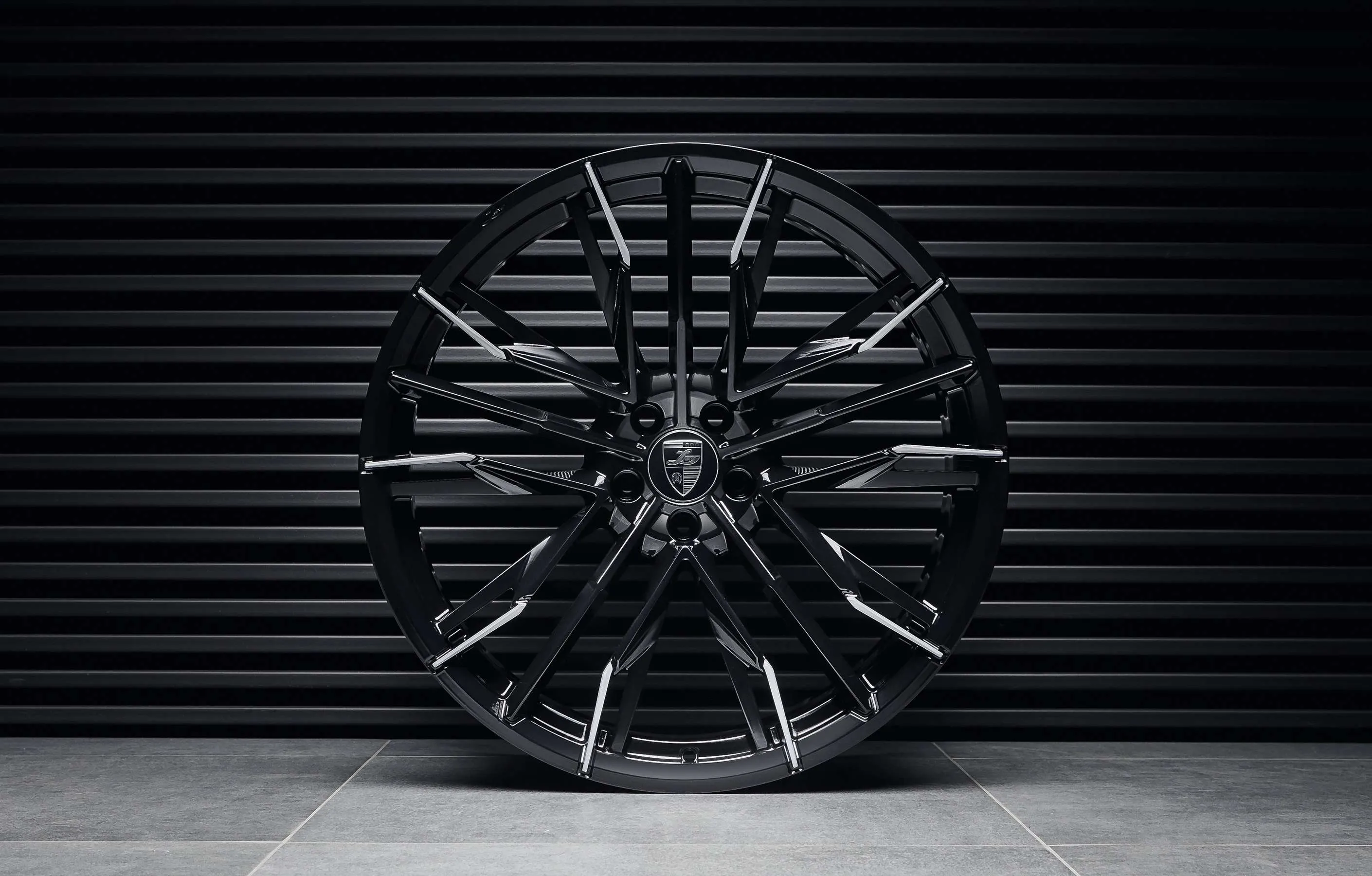 Wheels upgrade for the luxury car Mercedes GT AMG 63s X290 Facelift from LARTE Design