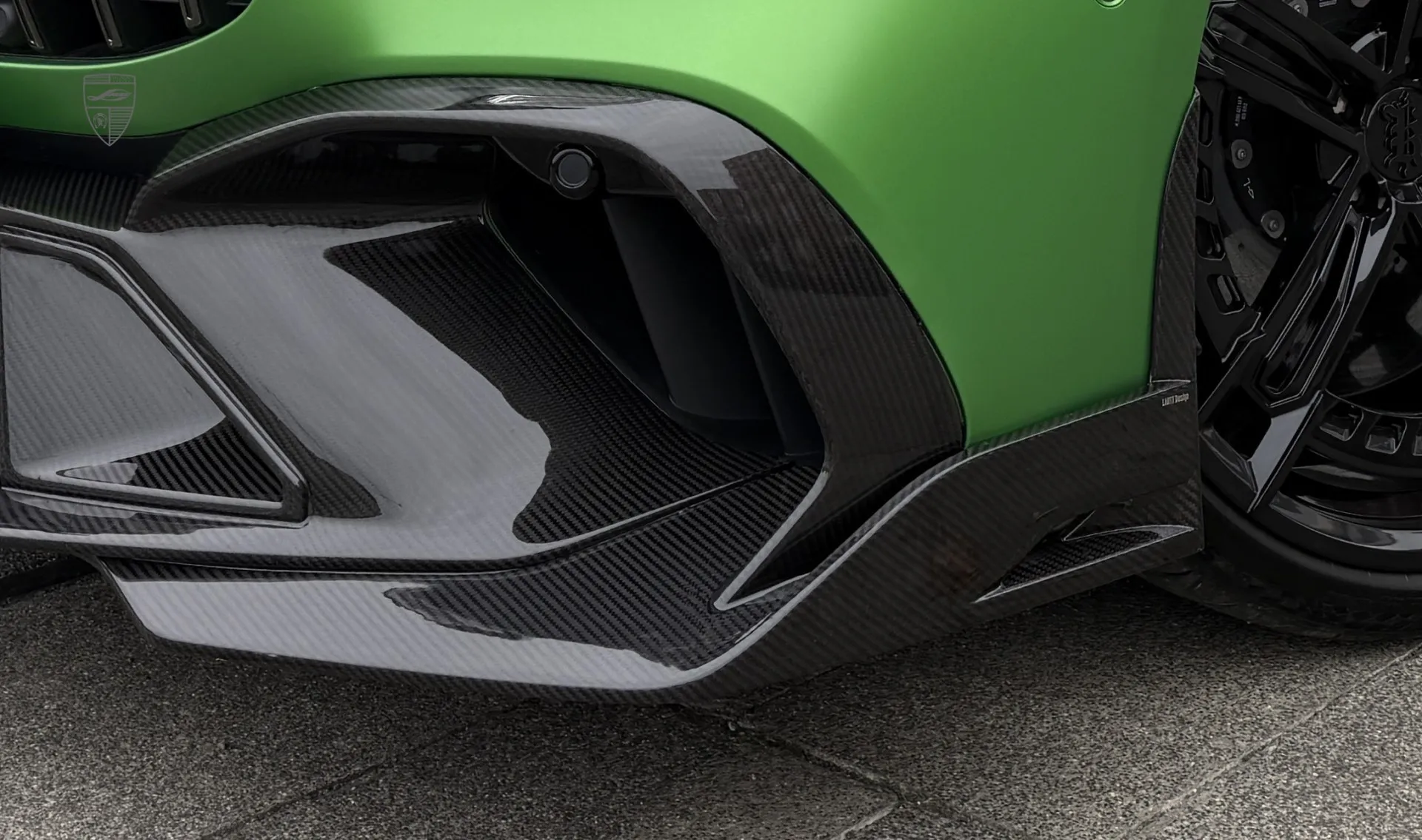 Carbon-Frontstoßstange Einsatz  für Ihren Mercedes GT 63s AMG im Umrüstkit von LARTE Design