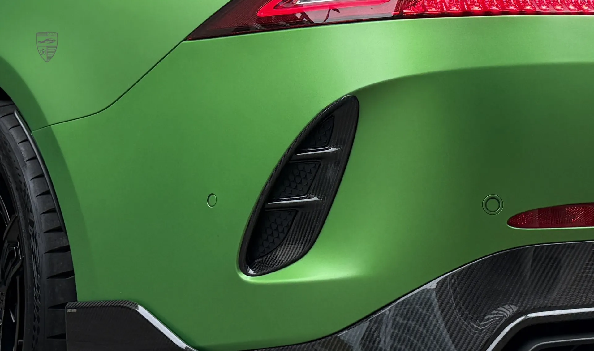 Carbon-Heckstoßstangeneinsätze für Ihren Mercedes GT 63s AMG im Erscheinungspaket von LARTE Design