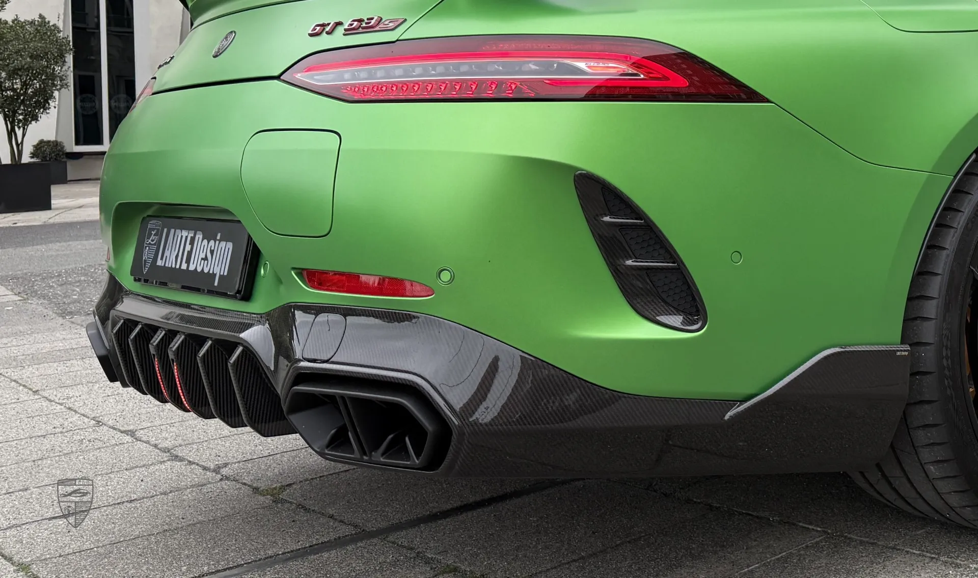 Carbon-Heckdiffusor Upgrade für das Familienauto Mercedes GT 63s AMG von LARTE Design