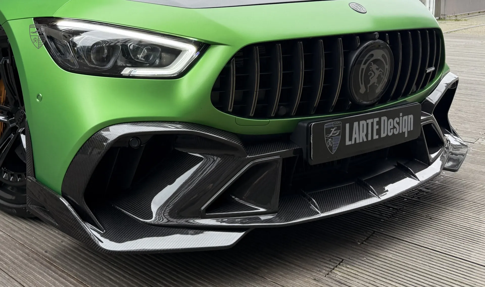 Carbon-Frontstoßstange Einsatz Mitte Upgrade für Ihren SUV Mercedes GT 63s AMG von LARTE Design