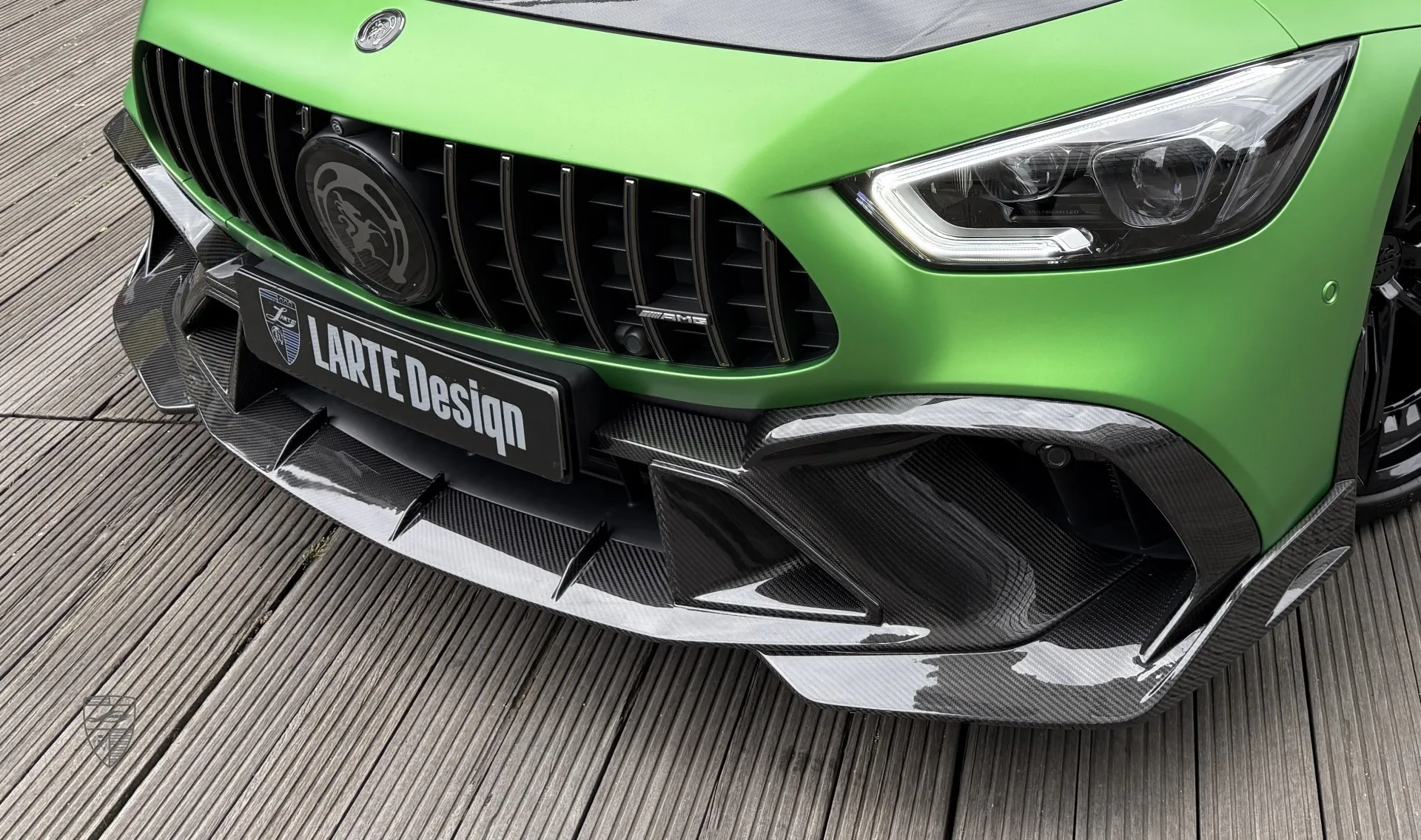 Carbon-Frontstoßstange Einsatz Mitte für Ihren Mercedes GT 63s AMG im Erscheinungspaket von LARTE Design