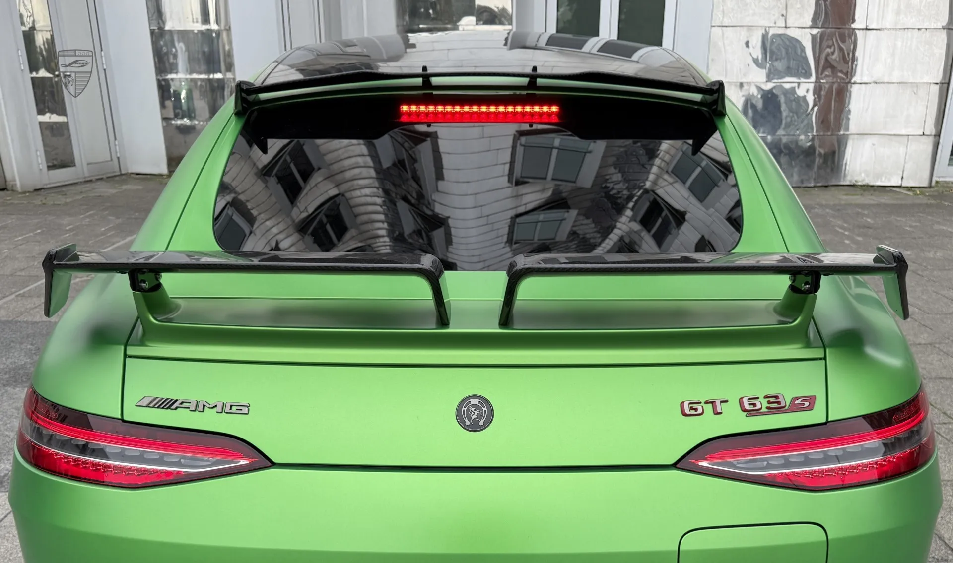 Carbon-Dachspoiler Upgrade für das Familienauto Mercedes GT 63s AMG von LARTE Design