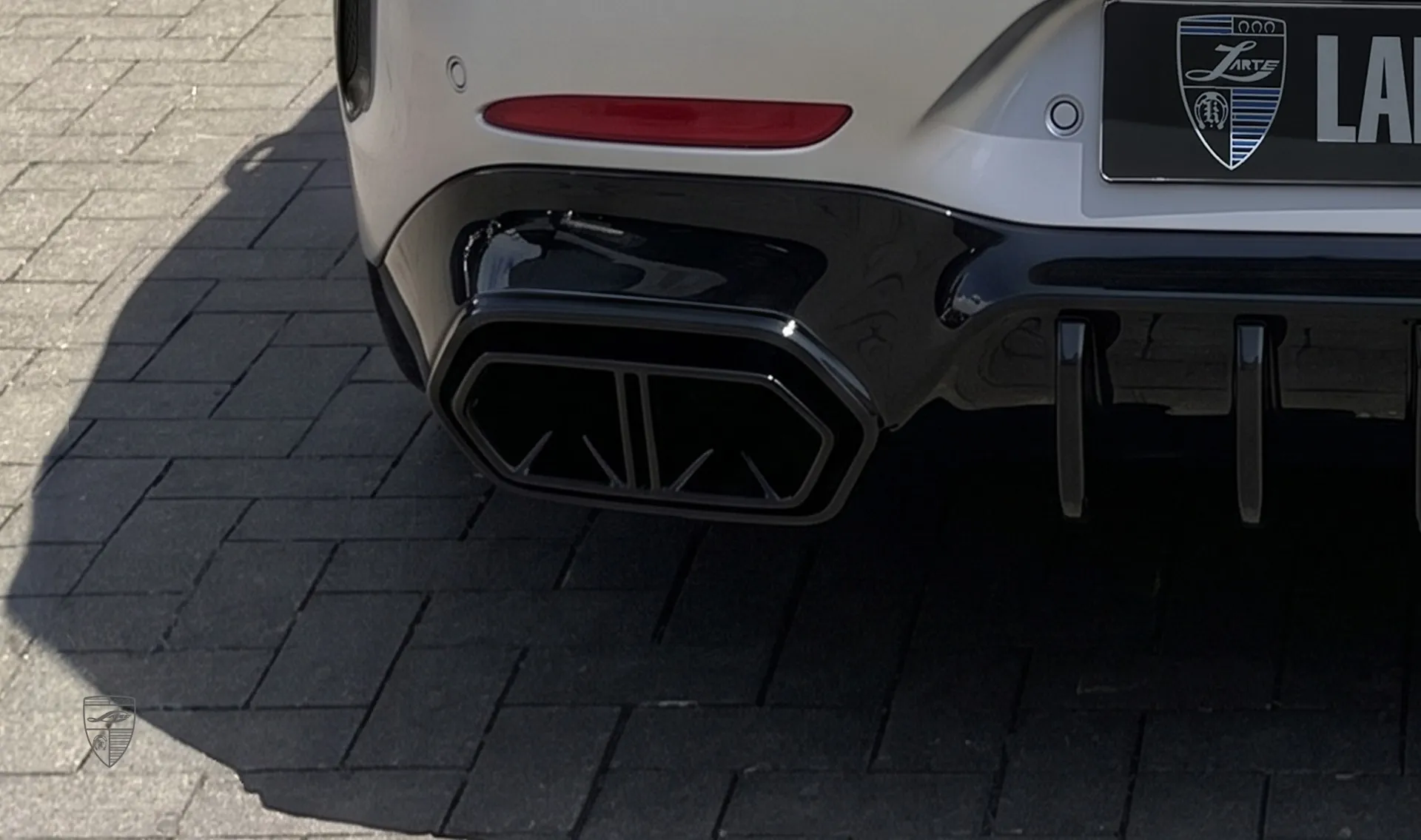 Auspuffblenden Doppelrohr für Ihren Mercedes GT 63s AMG im Umrüstkit von LARTE Design