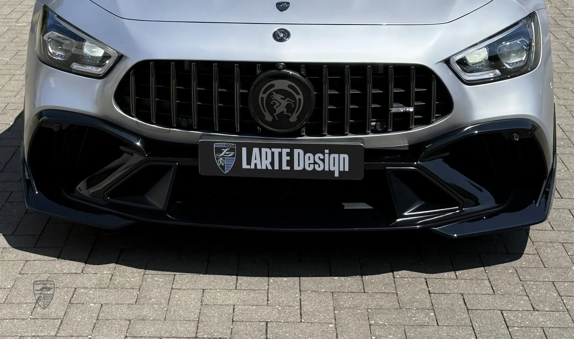 Frontstoßstange Einsatz Mitte Upgrade für das Familienauto Mercedes GT 63s AMG von LARTE Design