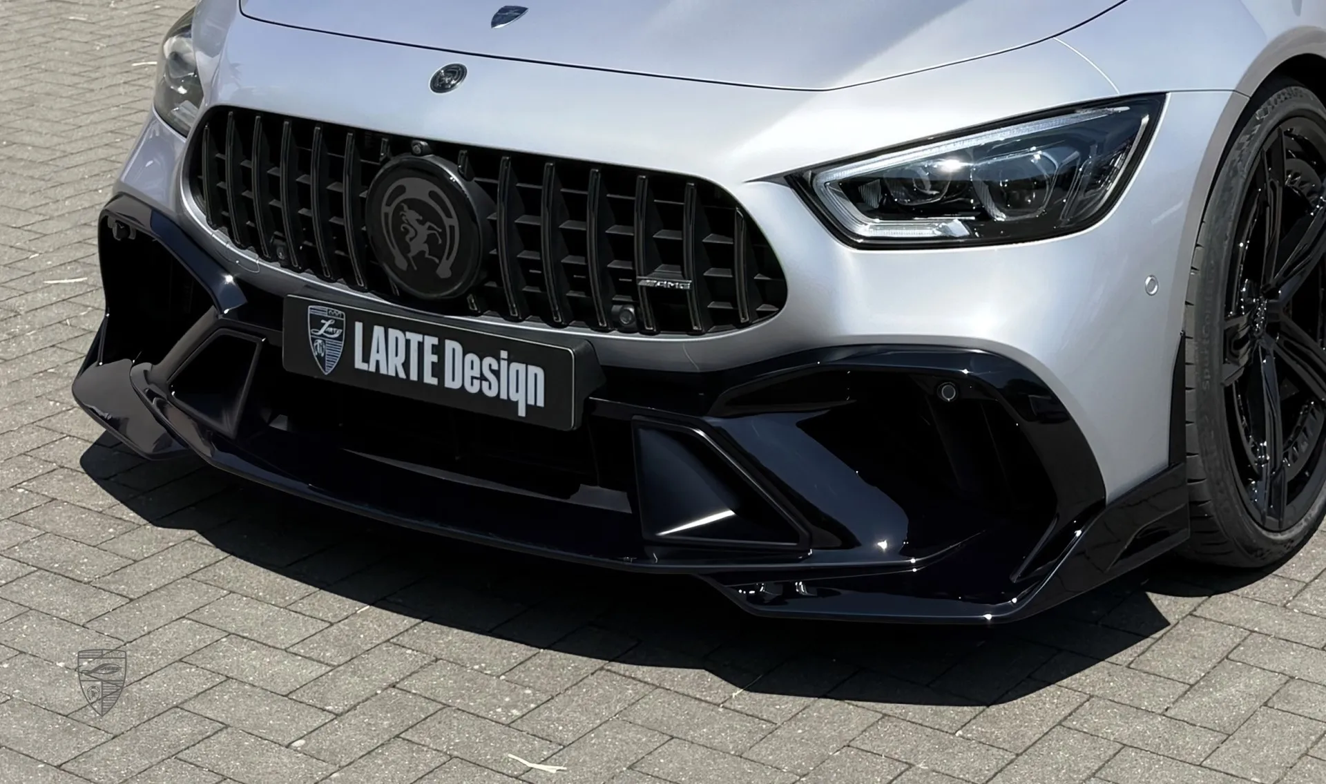 Frontstoßstange Einsatz Mitte Upgrade für den Luxuswagen Mercedes GT 63s AMG von LARTE Design
