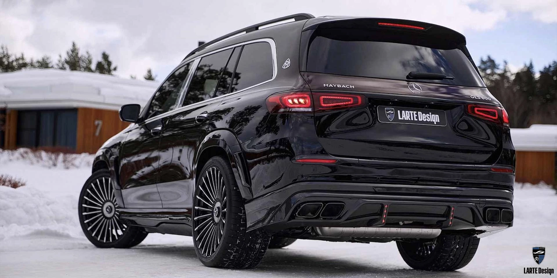 Kaufen Sie die Überlage für die Heckschürze für Mercedes-Maybach GLS 600 4MATIC X167 M 176 Obsidianschwarz metallic 2023