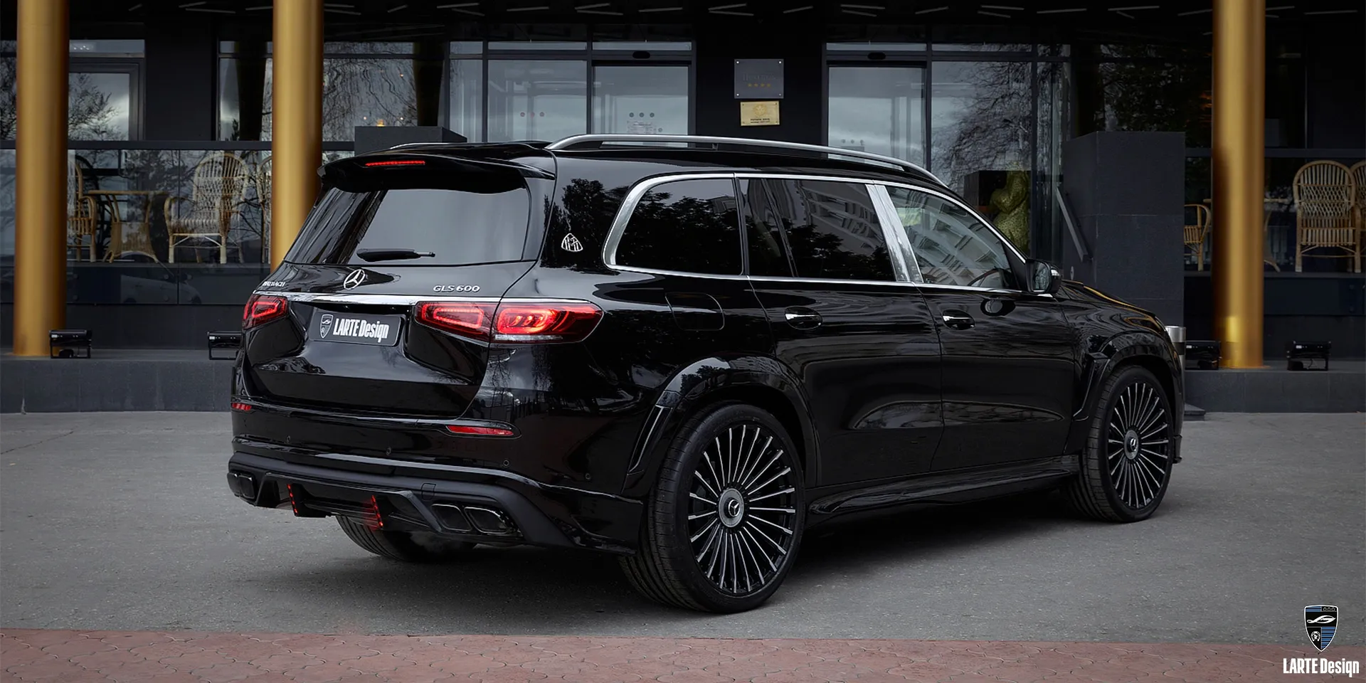 Bestellen Sie eine individuelle Abstimmung für den Mercedes-Maybach GLS 600 4MATIC Х167 M 176 in Obsidian Schwarz Metallic