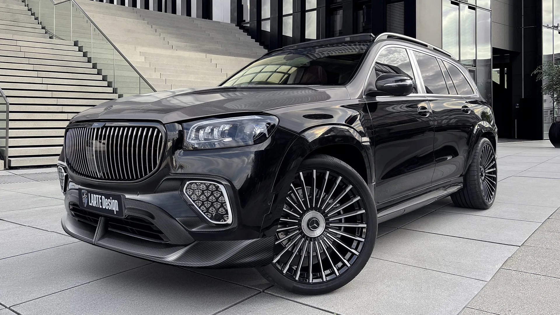 Front angle view on a Mercedes Maybach GLS 600 Facelift 2025 with a body kit giving the car a custom appearance