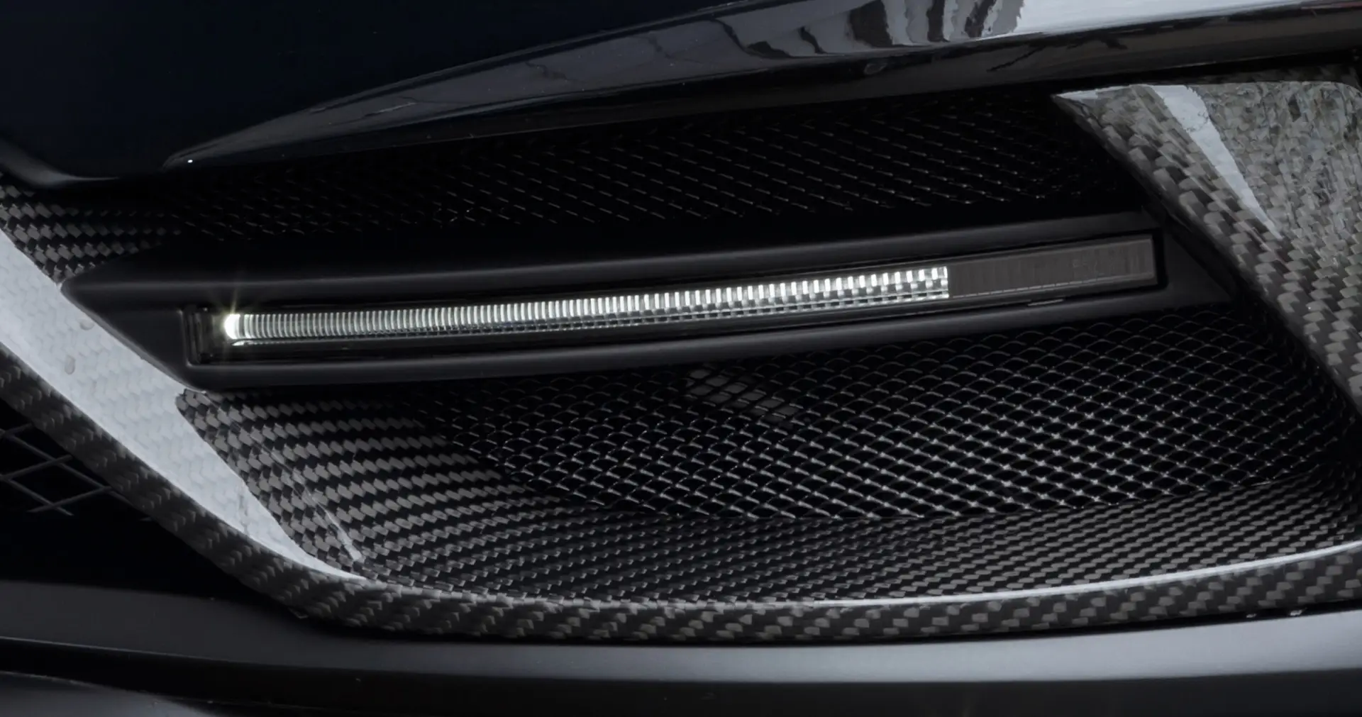 Original Design Frontstoßstangen-Verkleidungen mit Black Crystal für Mercedes-Benz V-Klasse W447 2014/2015/2016/2017/2018/2019/2020/2021/2022/2023/2024 erhalten
