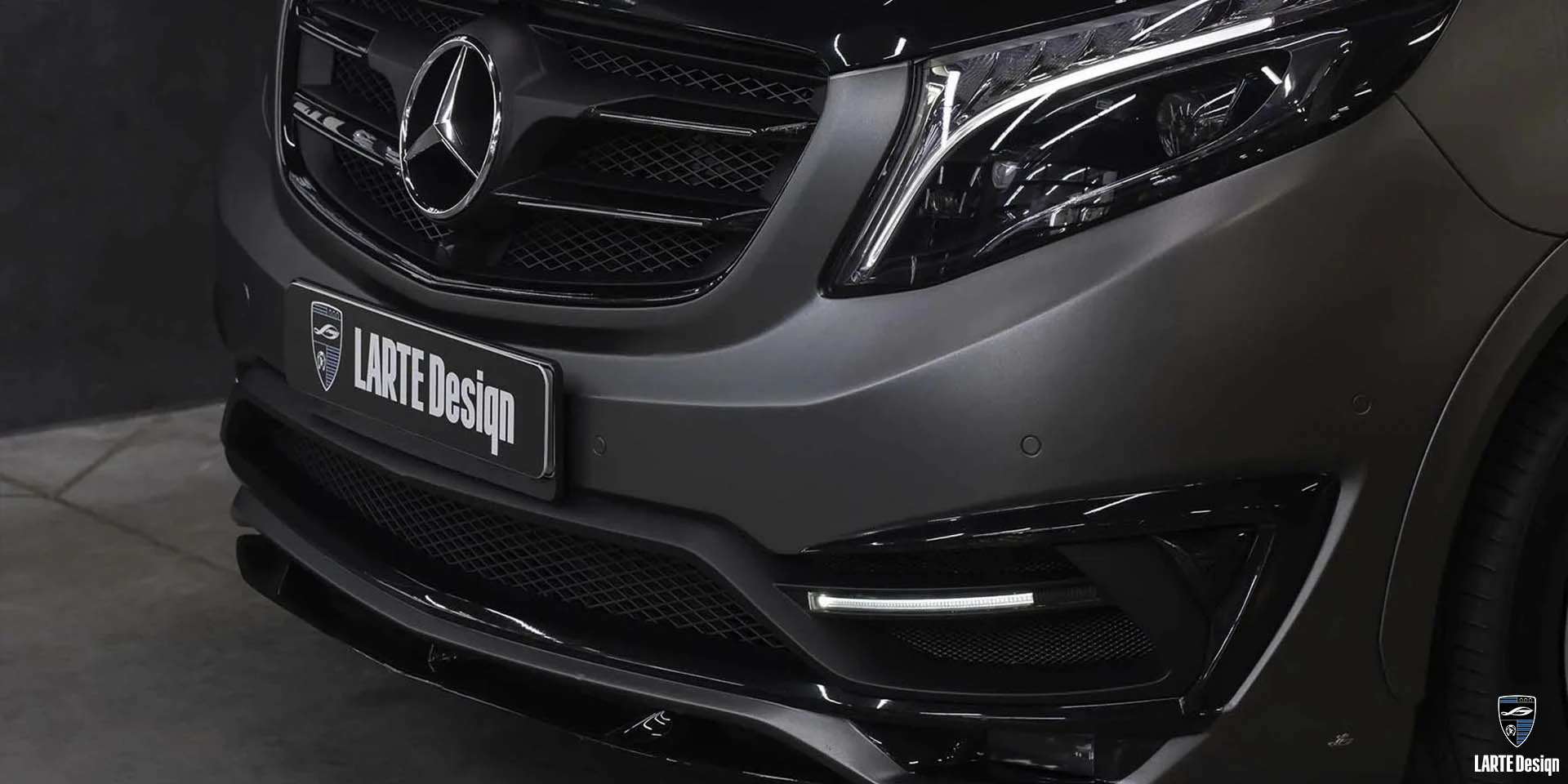 Bestellen Sie einen Kohlefaser-Frontlip for Mercedes-Benz V-Klasse W447 Graphitgrau Metallic V 300 d AVANTGARDE Extra-Lang