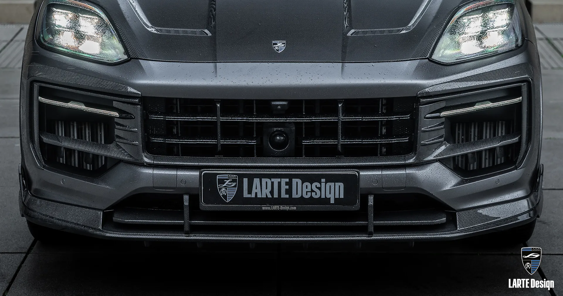 High-quality black grille set for luxury car Porsche Cayenne by Larte Design  with required brackets.