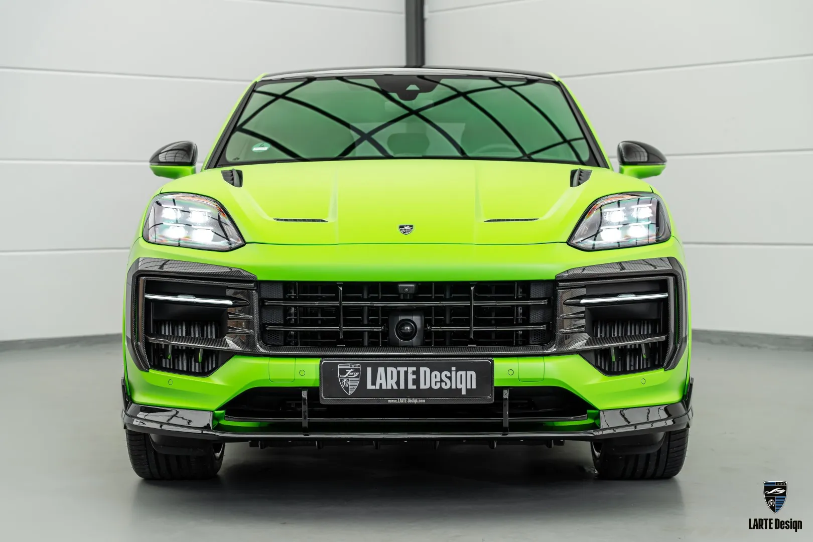 Porsche Cayenne Coupe grille set enhances front bumper aesthetics.