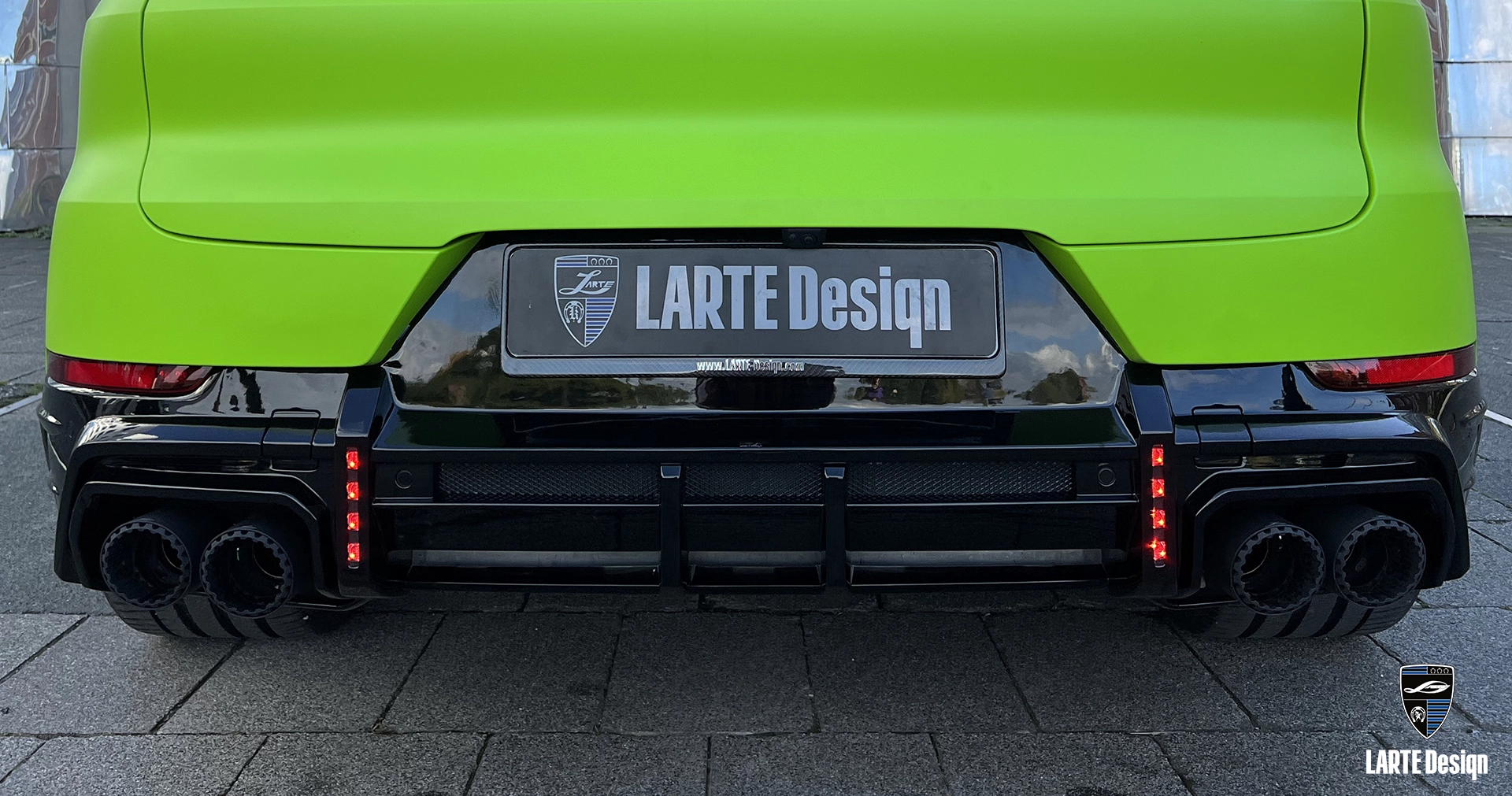 Additional brake lights for Porsche Cayenne Coupe in a diffuser by LARTE Design