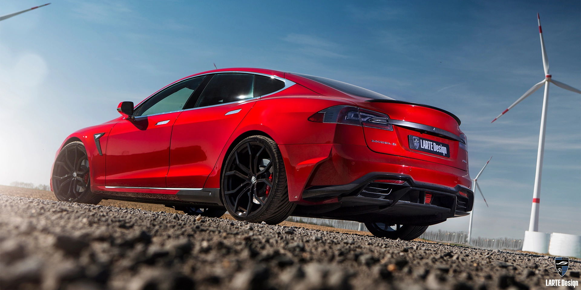 Kaufen Sie einen aerodynamischen Heckschürzen-Diffusor für den Tesla Model S 85D Electro AT in Rot Multi-Coat Lackierung