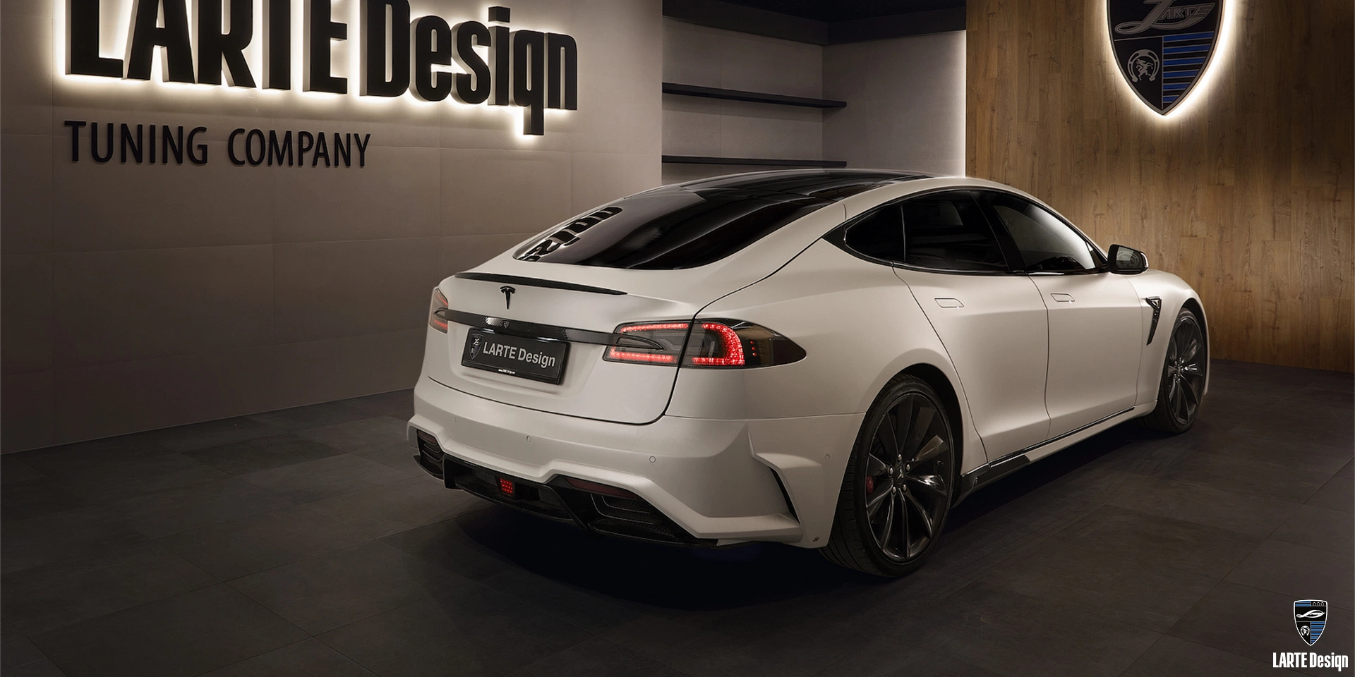 Kaufen Sie einen Carbonfaser-Heckschürzen-Diffusor für den Tesla Model S 85D Electro AT in Perlweiß 2020