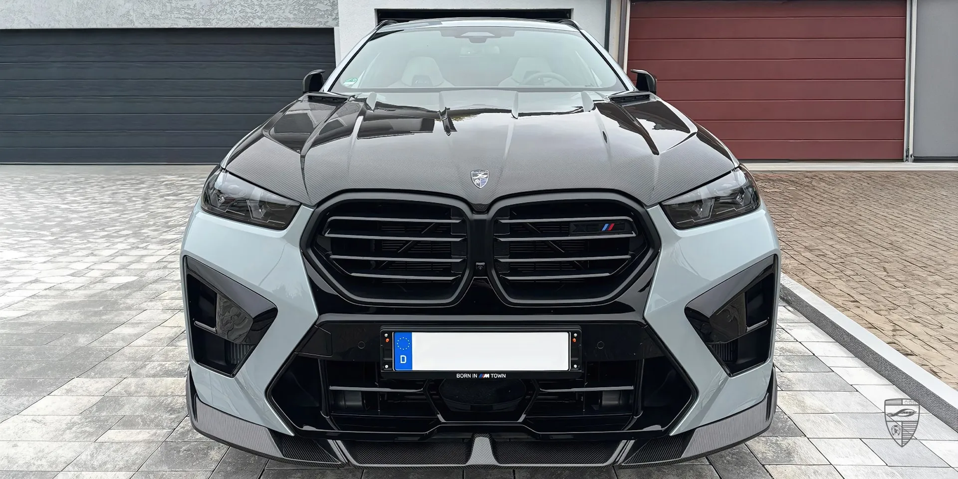 BMW X6M F96 Facelift Lip Kit – Kundenfoto 2026 BMW X6M F96 Facelift Lip Kit – Kundenbild aus Deutschland