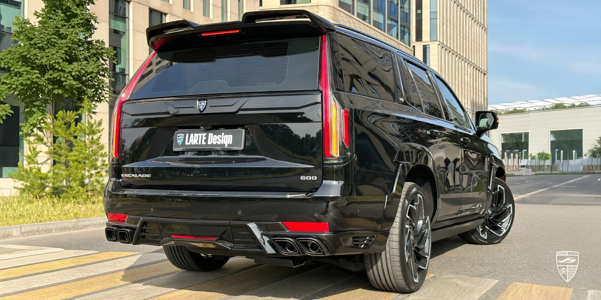 2023 Cadillac Escalade ESV GMT 1XX aerokit review illustration from customer in Germany