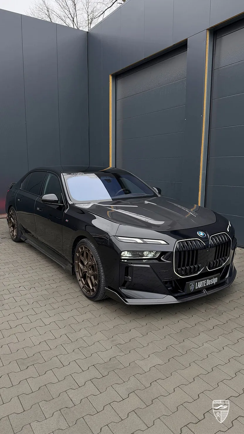 BMW 7 Frontansicht mit Bodykit von Larte Design