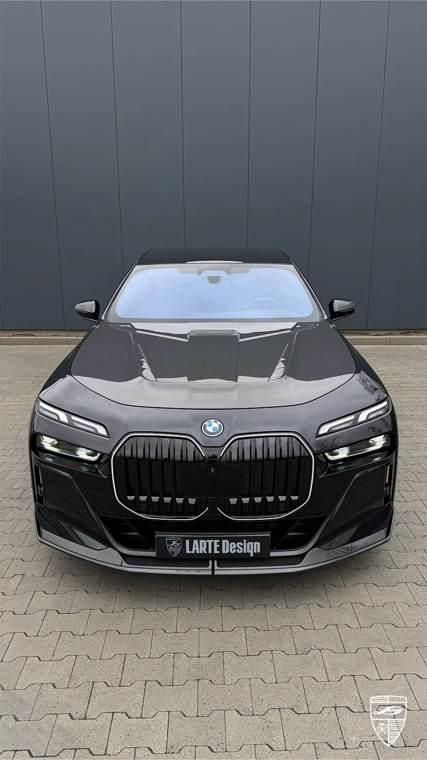 BMW i7 schwarze Luxury Limousine mit veredeltem Exterieur Styling und Premium Custom Design