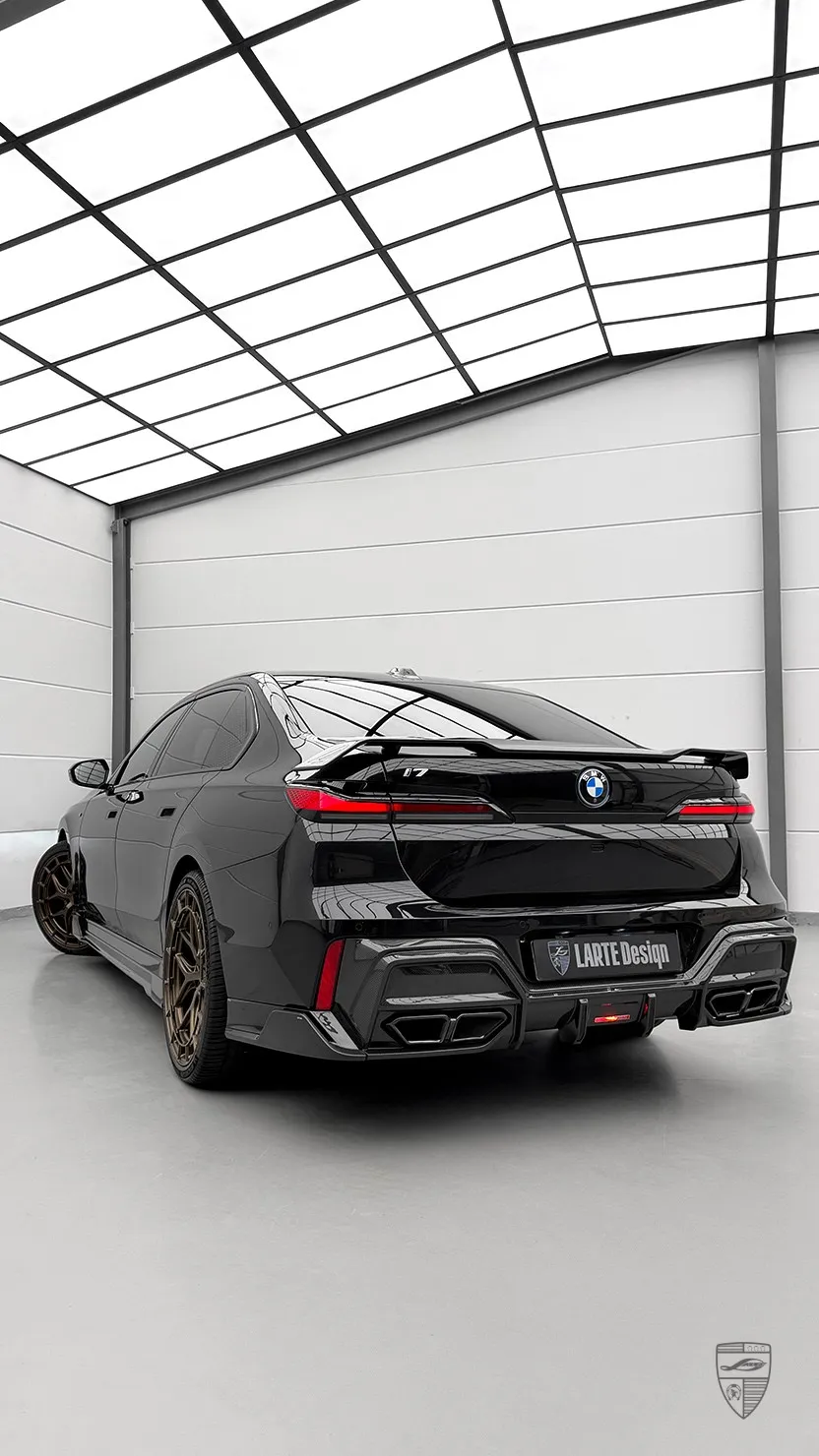 BMW I7 rear view with carbon body kit by Larte Design in studio