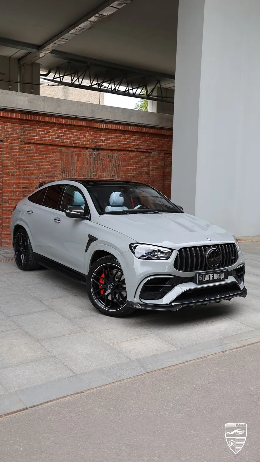 2025 GLE Coupe 63 AMG in Weiß mit aggressivem Exterieur Styling und Performance SUV Upgrades