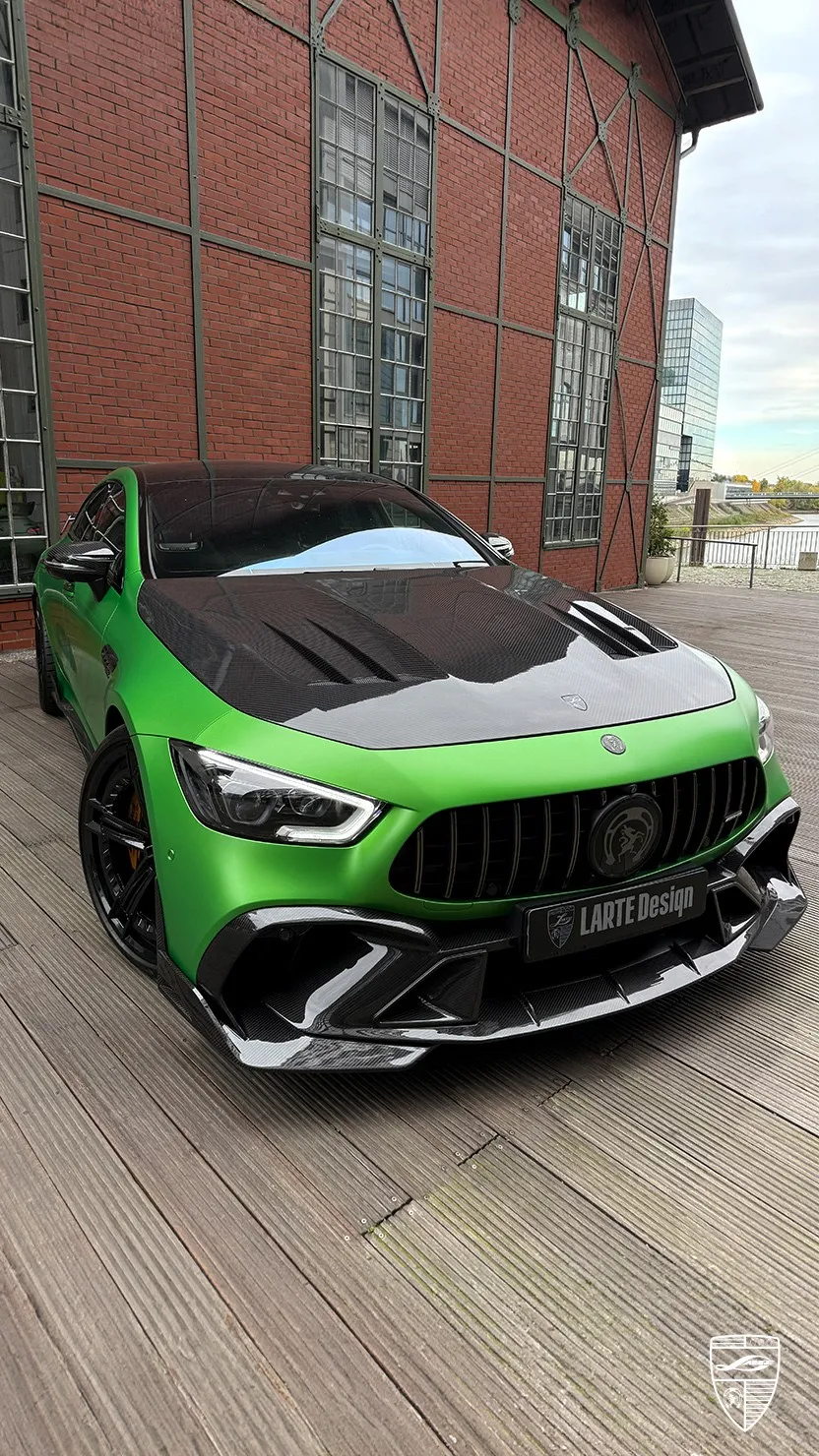 2025 GT AMG 63 grünes Performance Coupé mit Custom Exterieur Design und Bodykit Styling