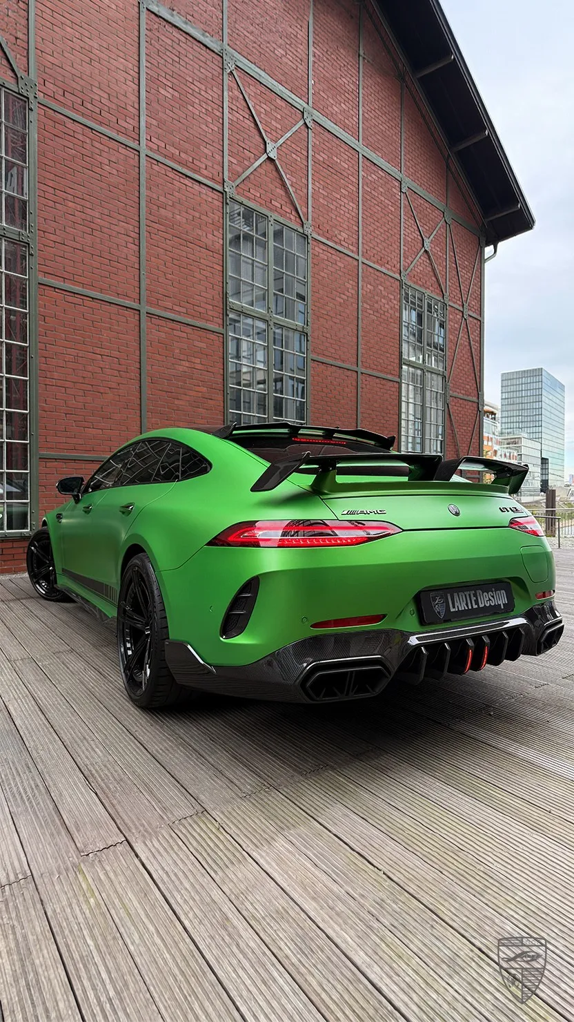 Mercedes GT 63 AMG in leuchtendem Grün mit individuellem Exterieur-Styling