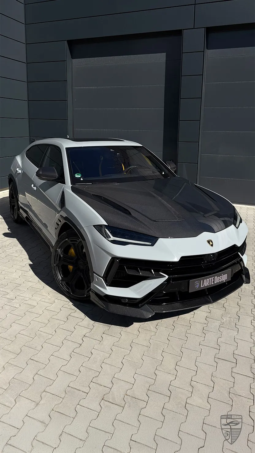 Lamborghini Urus Performante in Weiß mit schwarzen Exterieur-Elementen und individuellem Styling