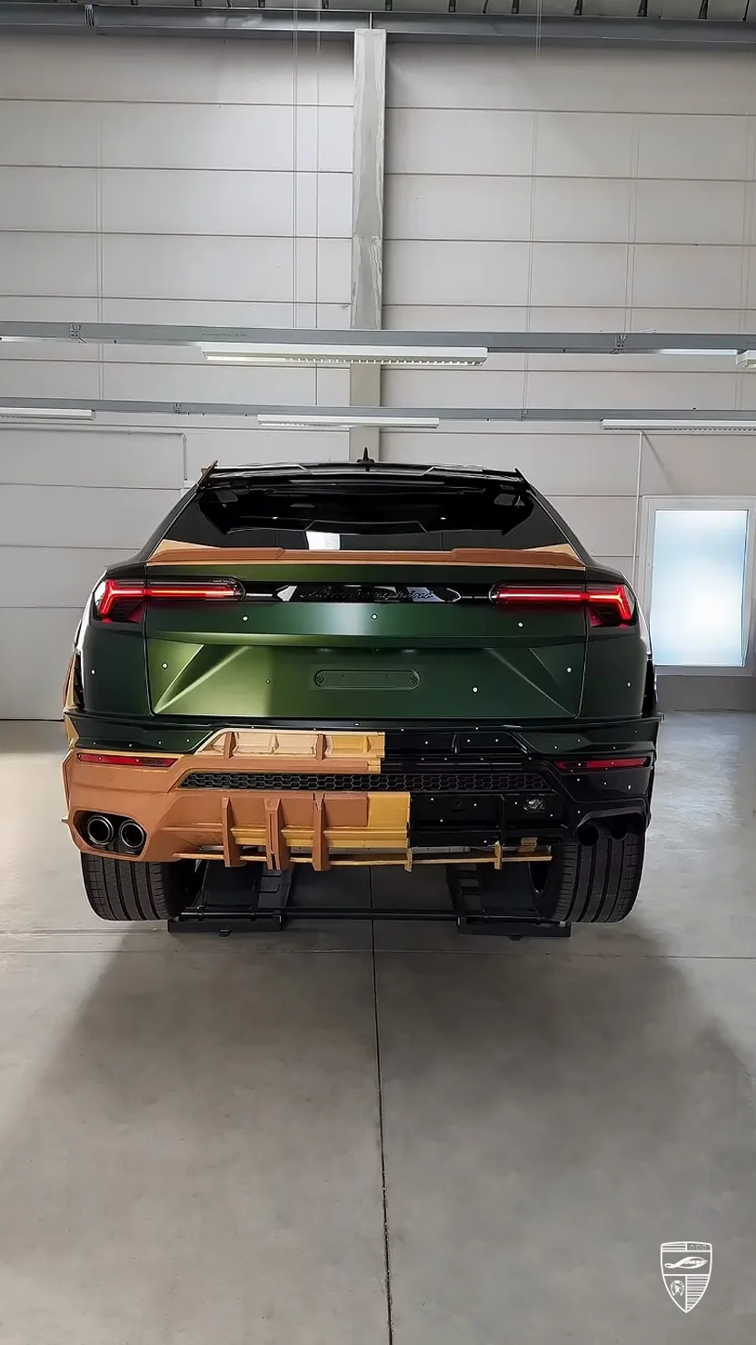 Lamborghini Urus rear view with body kit by Larte Design
