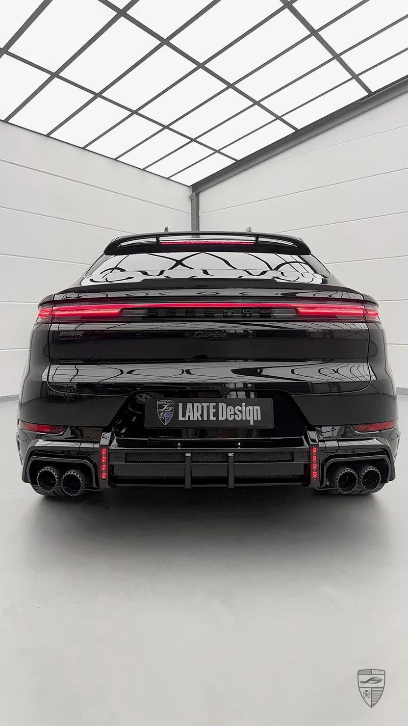 Porsche Cayenne Coupé Heckansicht mit Carbon Bodykit von Larte Design