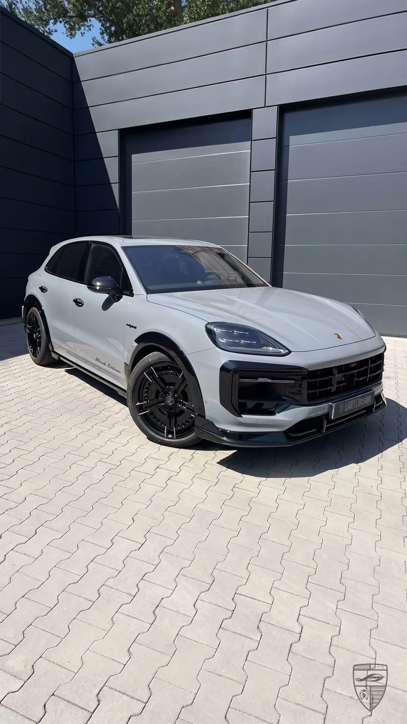 Porsche Cayenne in Kreide mit individuellem Exterieur-Styling und modernen SUV-Upgrades