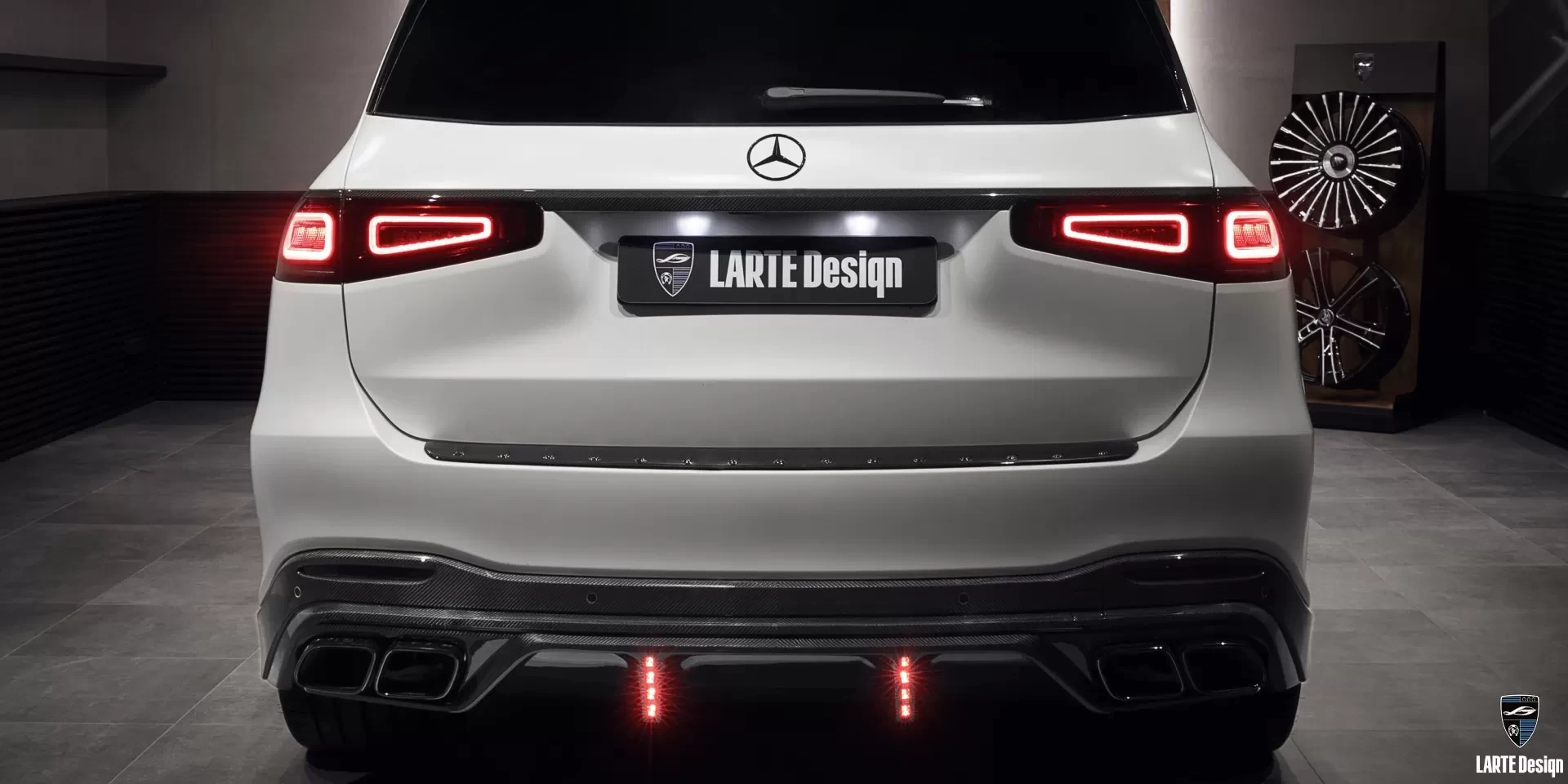 Carbon rear diffuser with brake lights for Mercedes GLS AMG 63 X167 from LARTE Design