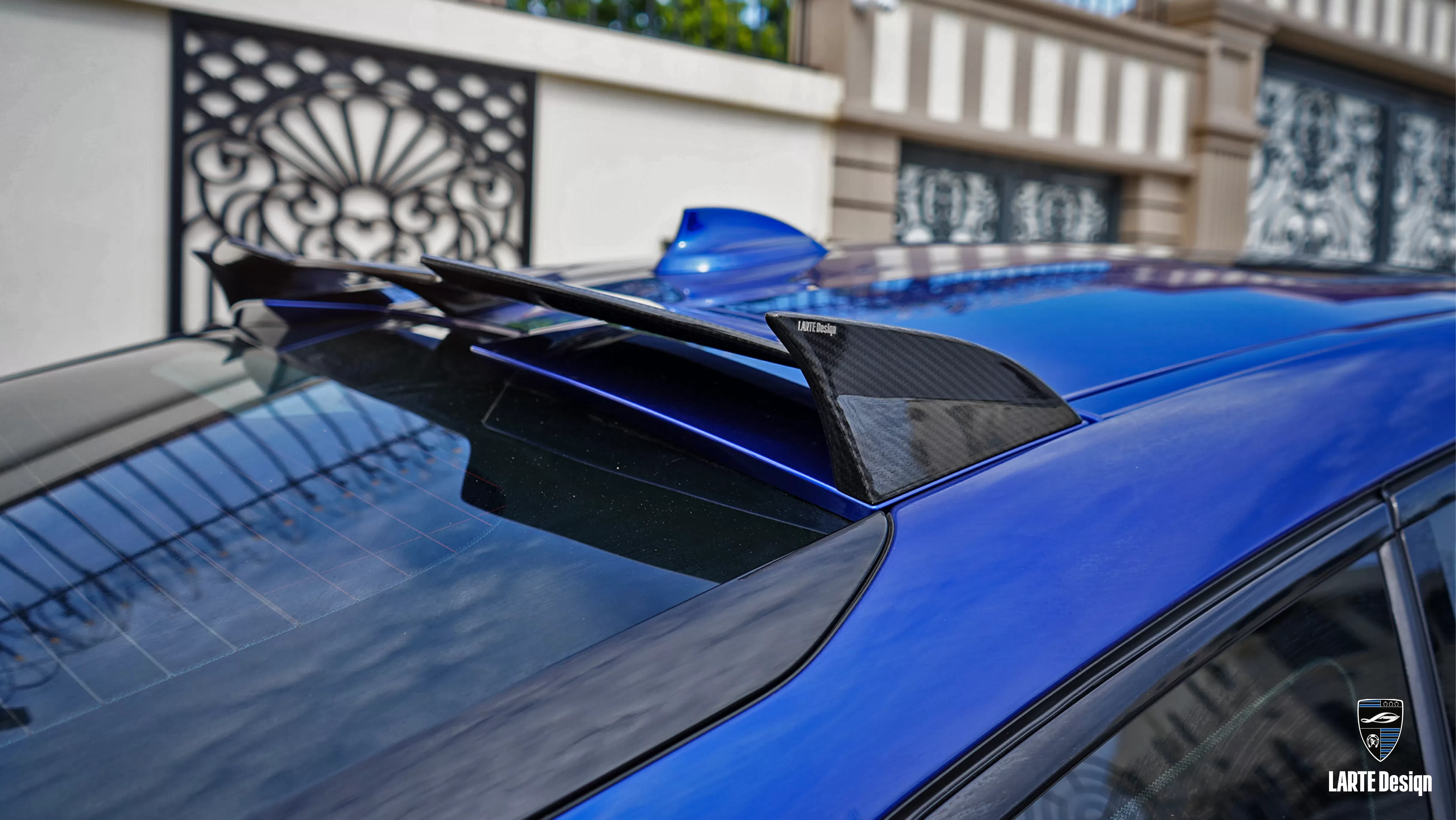 Bestellen Sie einen hinteren Dachspoiler für BMW X6 III G06 Facelift 2023 M sport xDrive 40d