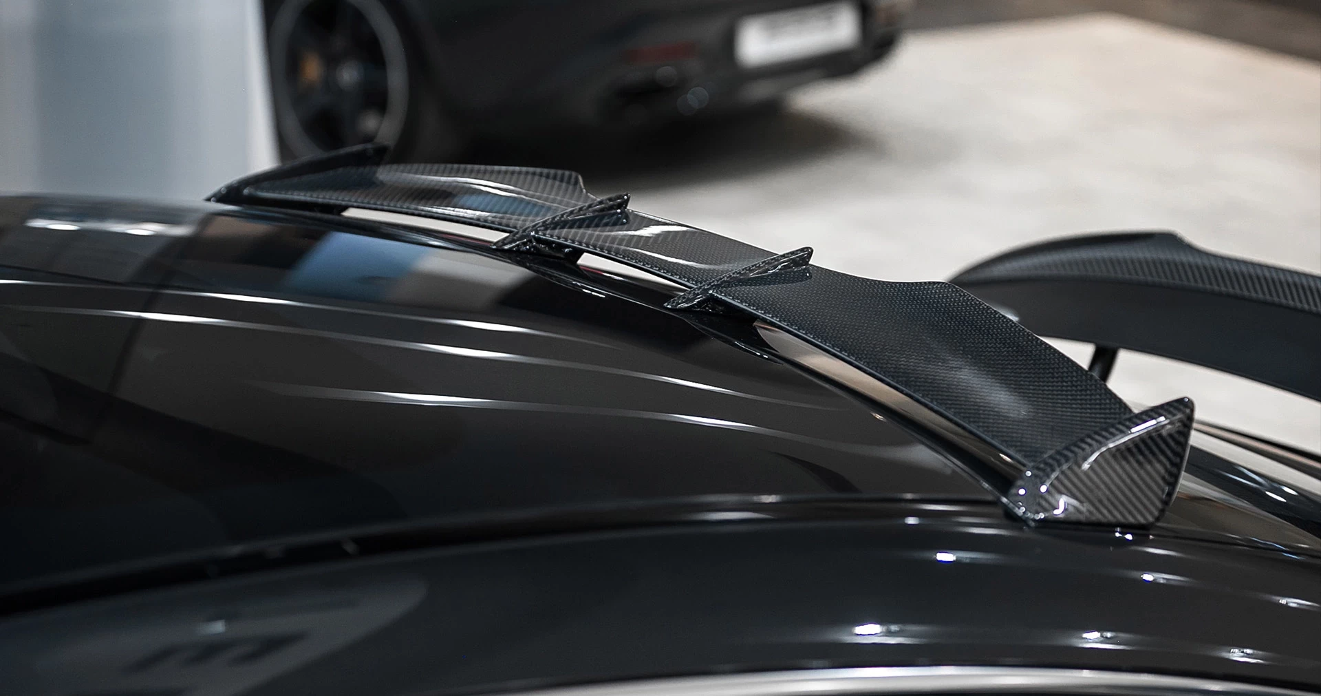 Bestellen Sie ein Kohlefaser-Karosseriekit Heckdachspoiler für Mercedes-AMG GT 43 4MATIC X290 /2022/2021/2023/2024/