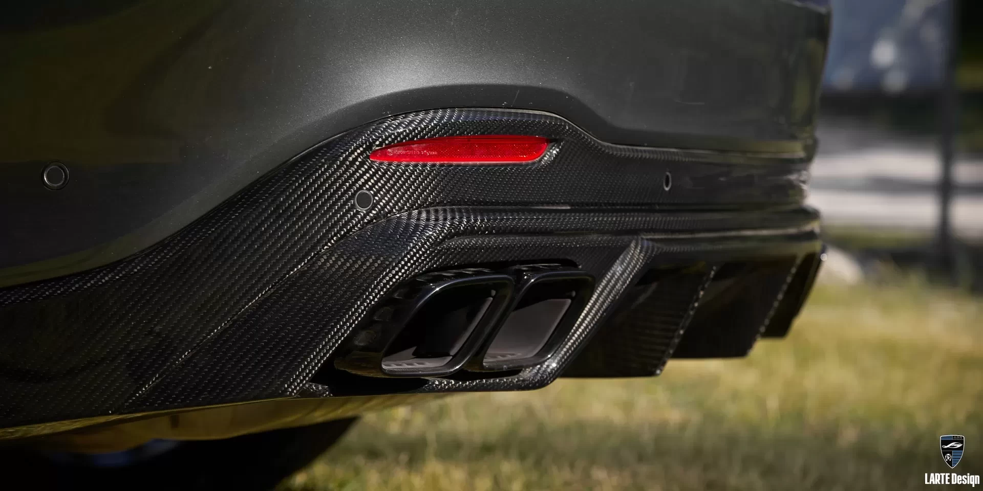 Closeup on carbon rear diffuser for Mercedes GLS AMG 63 X167 from LARTE Design